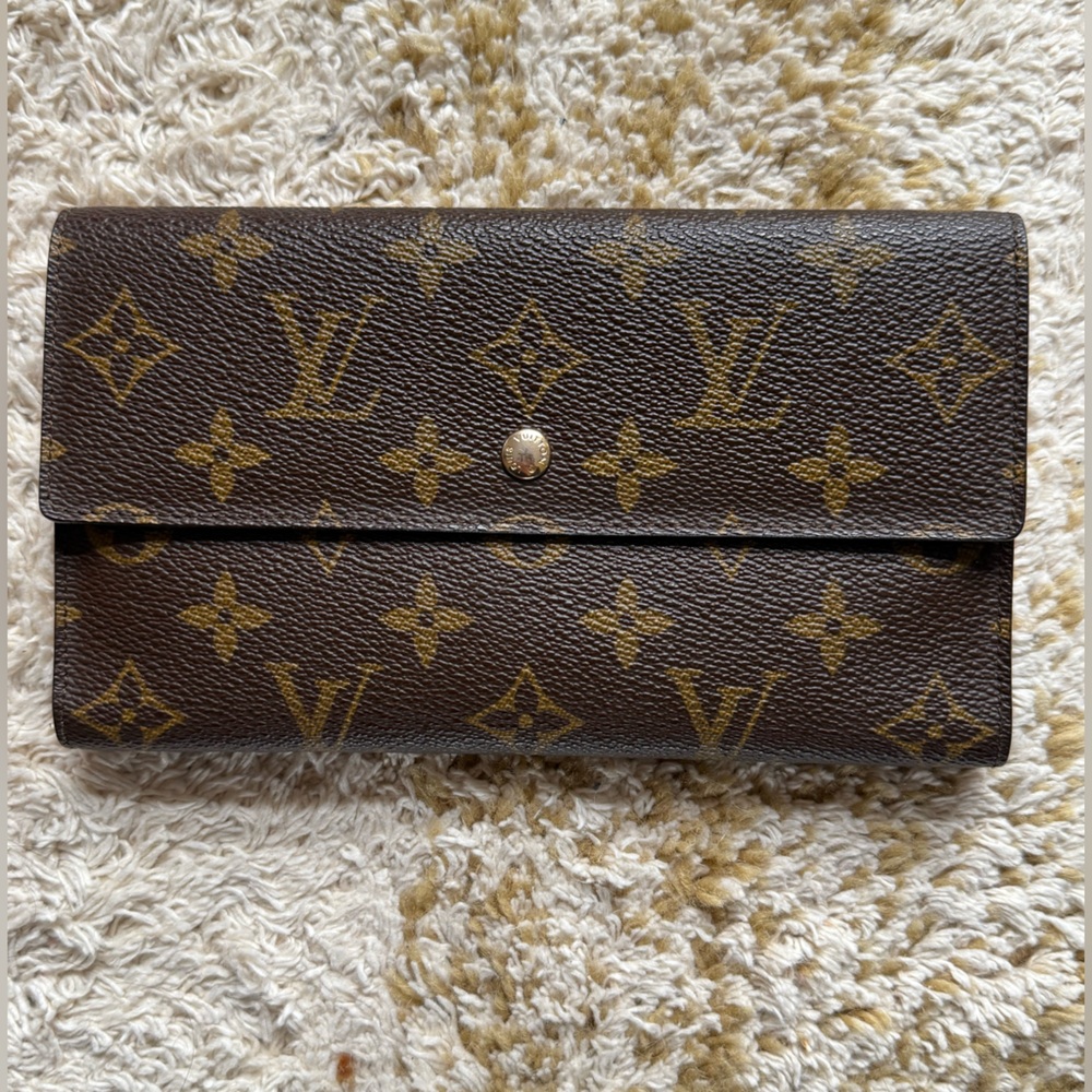 Louis Vuitton Brown Textured Leather Accessory - Picture 13 of 16